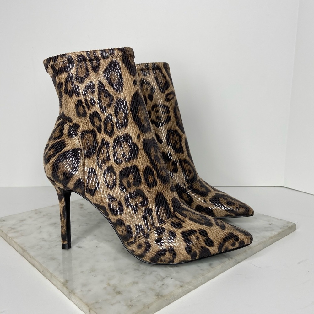 New Charles David Brown Leopard Heeled Ankle Boot